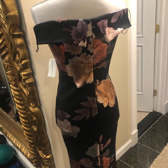 Flowered bodycon dress - Picture 7 of 12